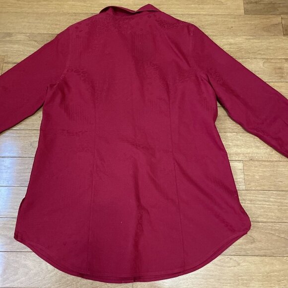 Chicos Size 1 - M 100% Cotton No Iron Button Front Shirt Blouse Red Animal Print - Picture 10 of 11